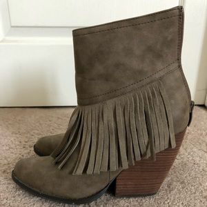 Very Volatile Khloe Boots